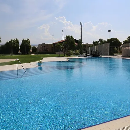 Konvoy & The Country Club منزل ريفي