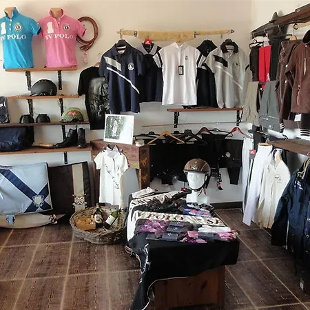 Konvoy & The Country Club منزل ريفي