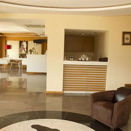 Konvoy & The Country Club منزل ريفي