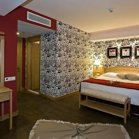 Konvoy & The Country Club Kır Evi *
