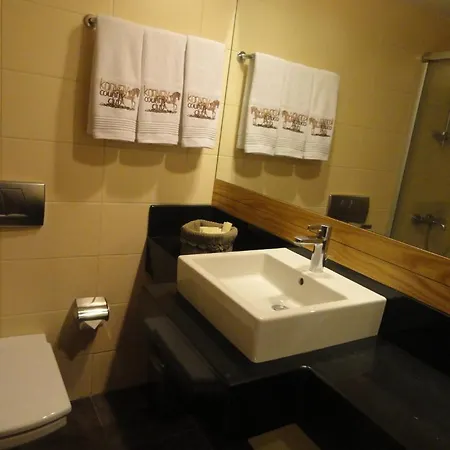 Konvoy & The Country Club Kır Evi Seferihisar