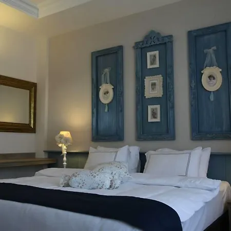 Kır Evi Konvoy & The Country Club *