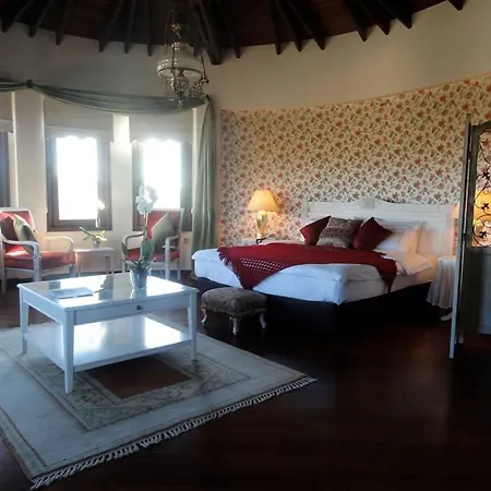 Konvoy & The Country Club Kır Evi *