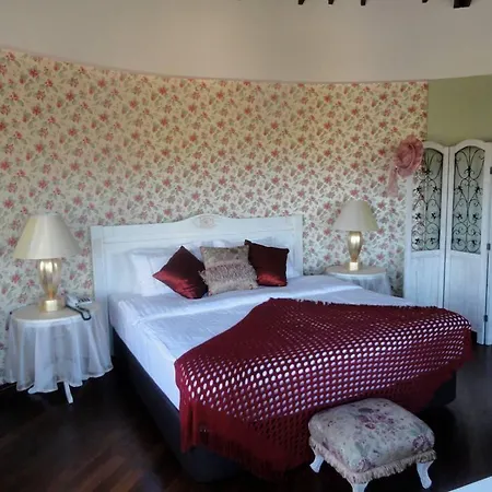 Kır Evi Konvoy & The Country Club